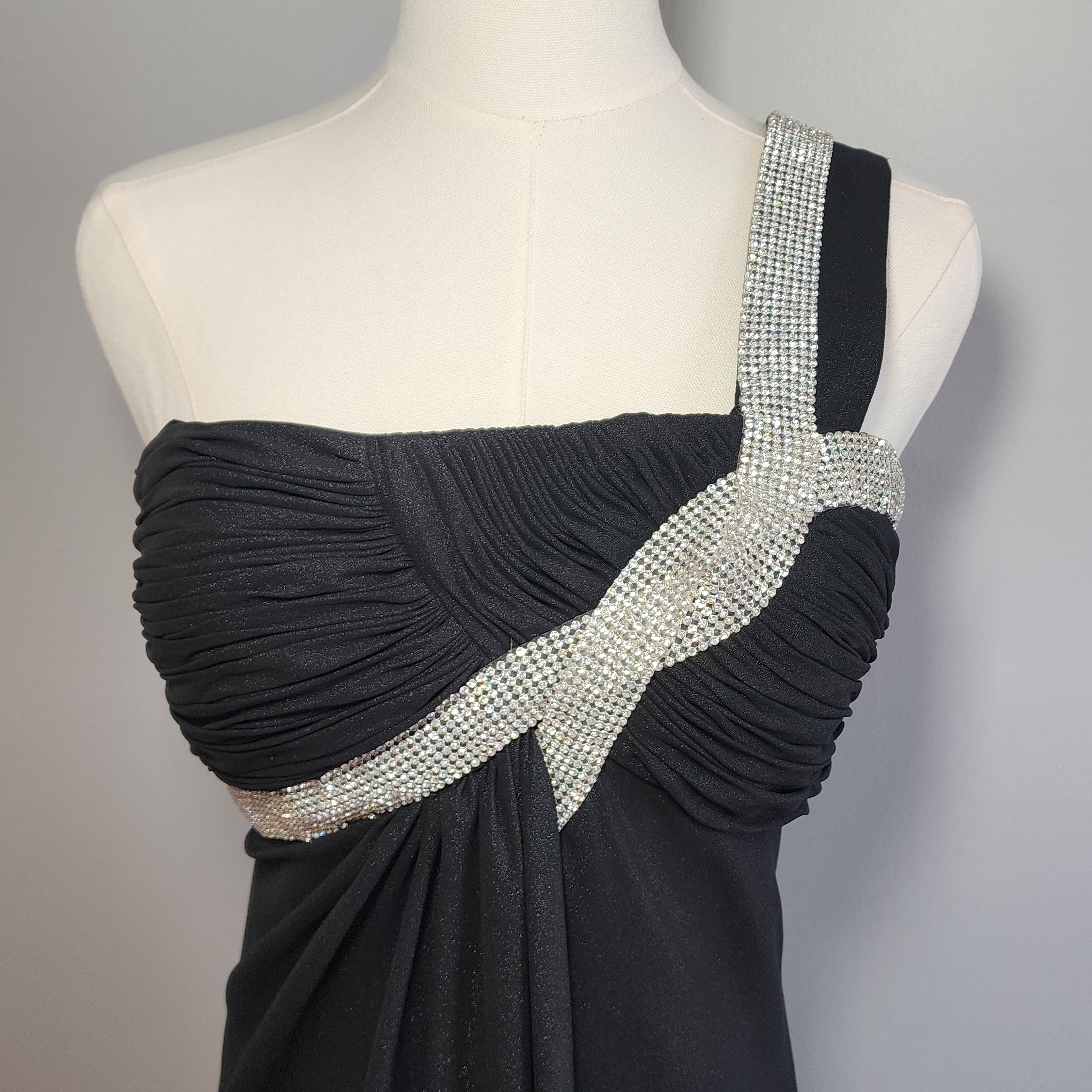 Dave & Johnny Black One-Shoulder Long Dress With Diamond Accents Size 5/6